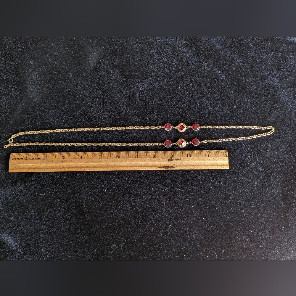 Vintage Necklace with Gold Tone and Red Stones - Picture 4 of 5